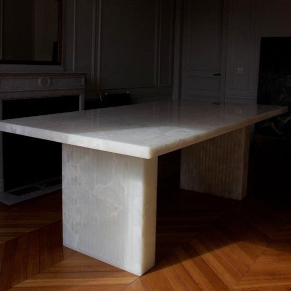 Aura Dining Table in White Onyx