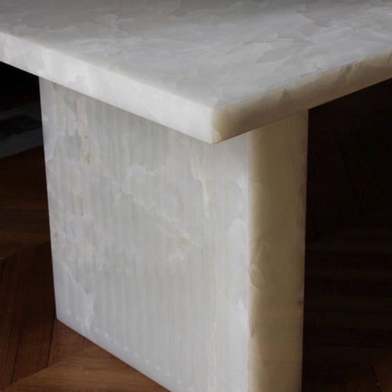 Aura Dining Table in White Onyx