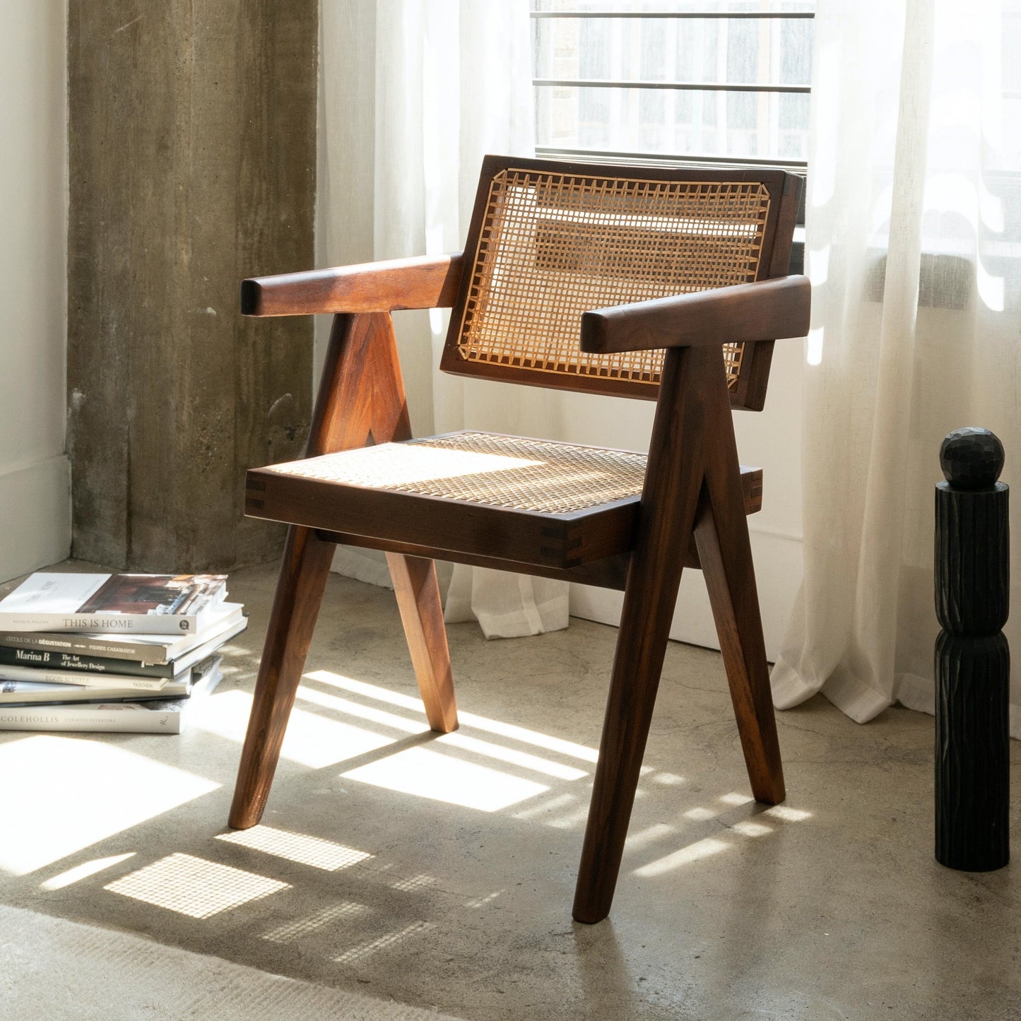 Jeanneret Floating Chair Dark Teak ( 국내 재고 )