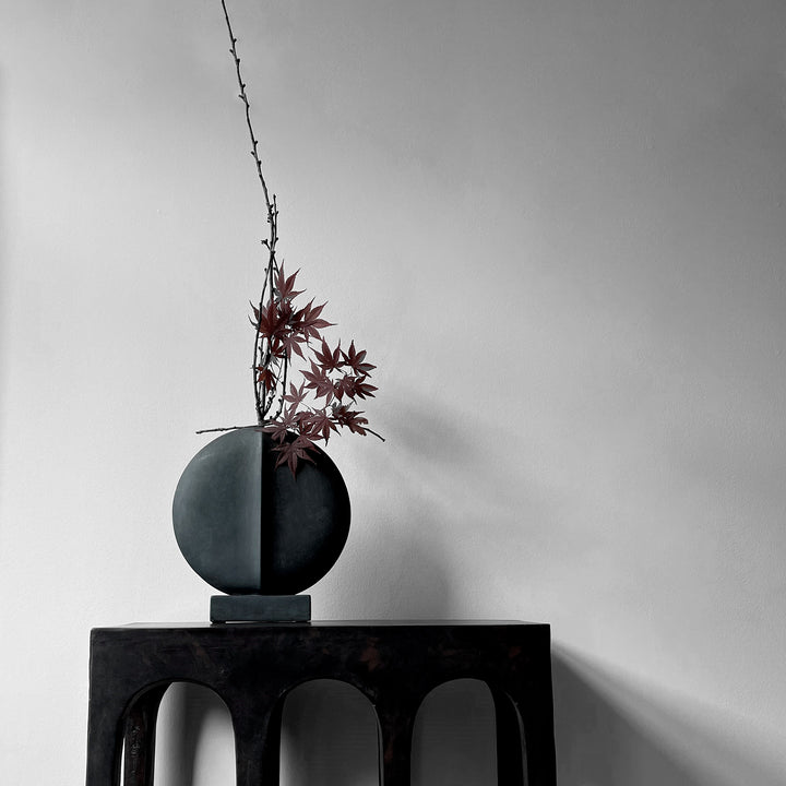 Guggenheim Vase Mini Black